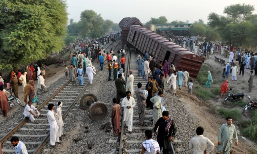Τραγωδία στο Πακιστάν: 21 νεκροί και δεκάδες τραυματίες από σύγκρουση τρένων