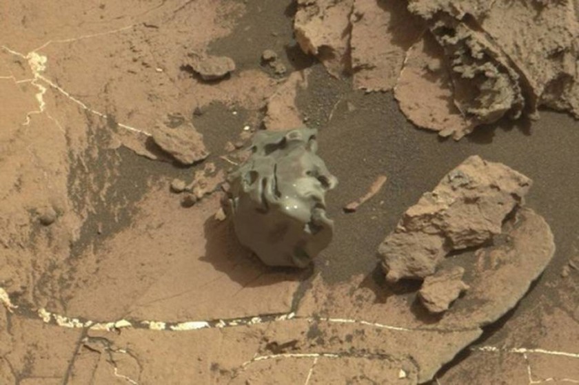 Μυστηριώδες μεταλλικό αντικείμενο ανακαλύφθηκε στον Άρη - Δείτε τη φωτογραφία της NASA