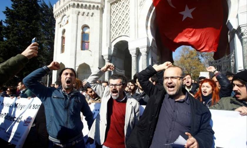 Τουρκία: Ακαδημαϊκοί και φοιτητές διαδηλώνουν κατά των διώξεων εκπαιδευτικών