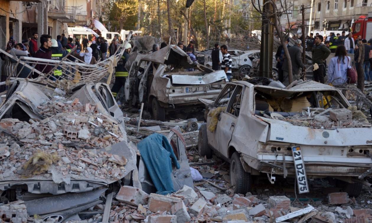 Τουρκία: Φονική έκρηξη στο Ντιγιαρμπακίρ - Οχτώ νεκροί και εκατό τραυματίες (Pics+Vid)