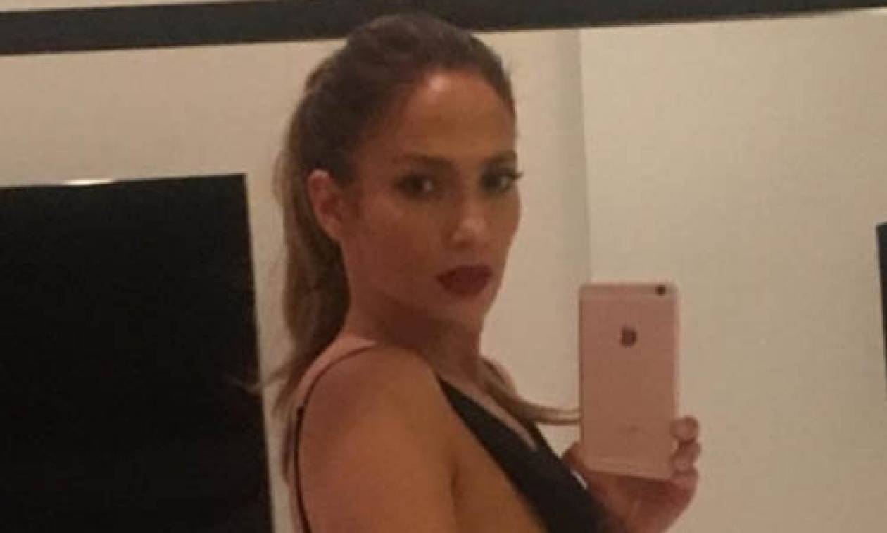 Και sideboob και οπίσθια από την Jennifer Lopez! (photos+video)