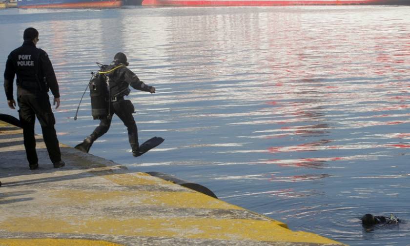 Νέα τραγωδία στο λιμάνι του Πειραιά: Νεκρός 46χρονος που έπεσε με τη μηχανή του στη θάλασσα