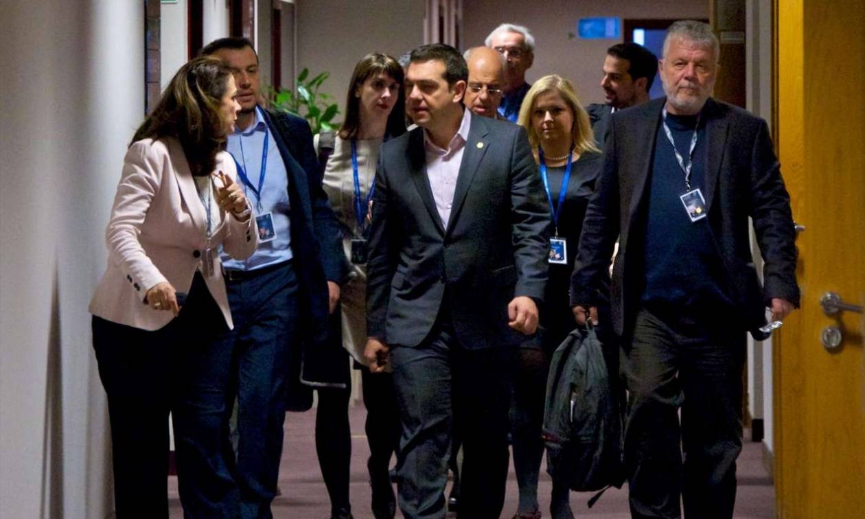 Ανασχηματισμός και στο Μαξίμου: Επιστρέφει ο Μιχόπουλος – Φεύγει ο Τσέκερης