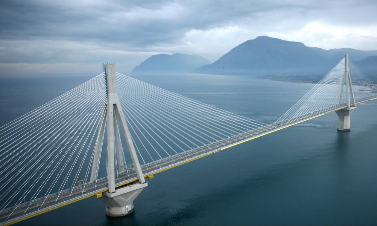 Βίντεο - ΣΟΚ: Διέσχισε τη γέφυρα Ρίου - Αντιρρίου με 300 χιλιόμετρα την ώρα!