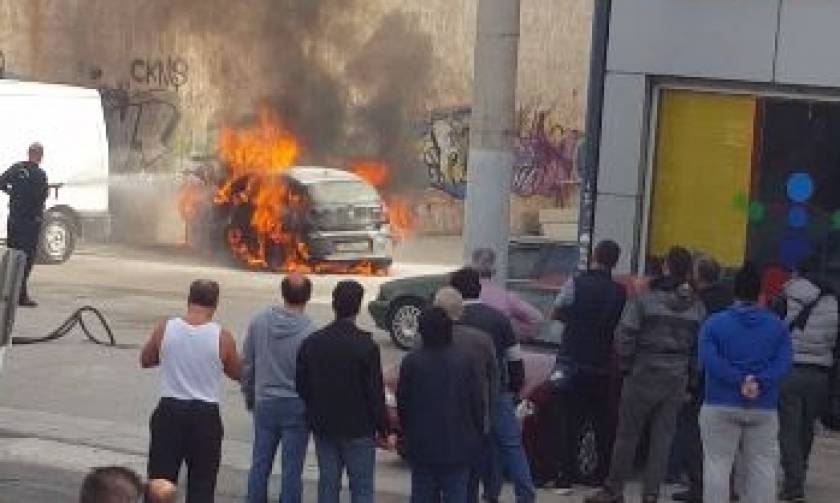 ΑΠΟΚΛΕΙΣΤΙΚΟ - Ίλιον: Αυτοκίνητο τυλίχθηκε στις φλόγες από το... πουθενά! (βίντεο - ντοκουμέντο)