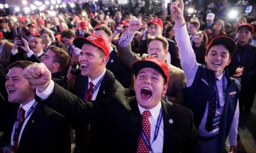 Αποτελέσματα αμερικανικών εκλογών: Πάρτι στο επιτελείο του Τραμπ – «Κλάμα» στης Χίλαρι (pics)