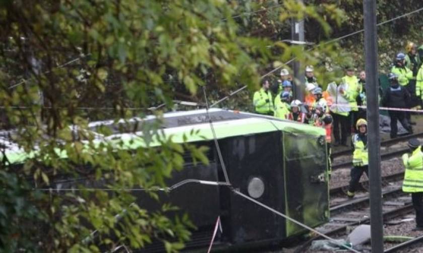 Τραγωδία στο Λονδίνο: Πέντε νεκροί και δεκάδες τραυματίες από τον εκτροχιασμό του τραμ