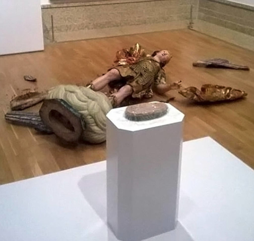 Λισσαβόνα: Πήγε να βγάλει selfie στο Μουσείο και τα έκανε…γης μαδιάμ(pics) 
