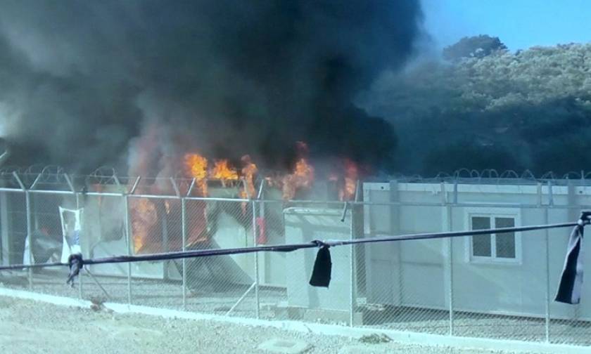 Επεισόδια σε καταυλισμούς προσφύγων σε  Χίο και Σάμο - Έβαλαν φωτιά σε οικισμούς