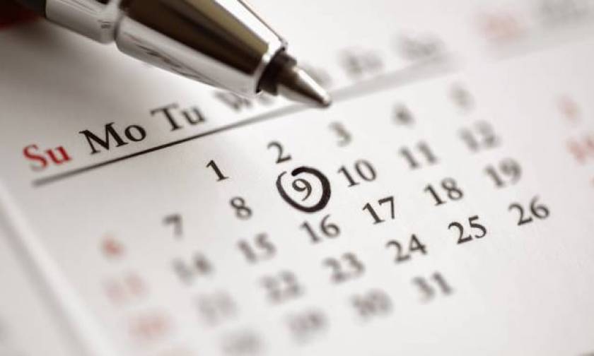 Πότε πέφτουν οι επίσημες αργίες το 2017 - Δείτε ποιες ημέρες δεν θα πάτε στη… δουλειά!