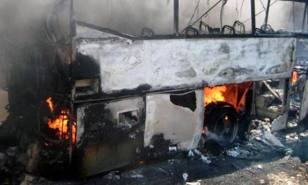 Φωτιά σε λεωφορείο γεμάτο επιβάτες στη Λ. Μεσογείων