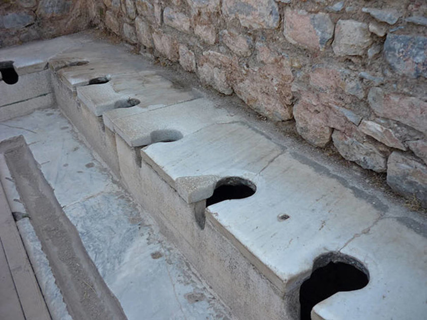 Οι παλαιότερες τουαλέτες με τρεχούμενο νερό (2,000 ετών) Έφεσος 