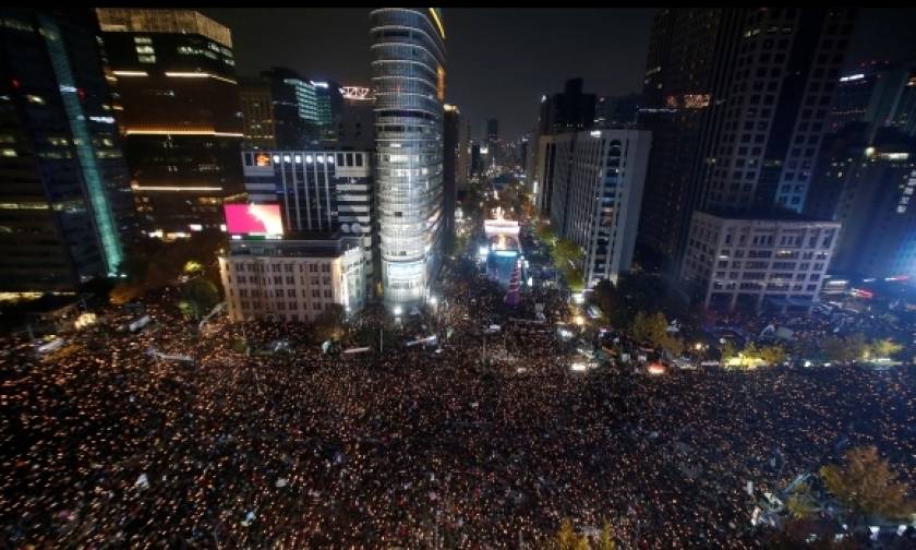 Χιλιάδες διαδηλωτές στους δρόμους της Σεούλ - Ζητούν την παραίτηση της προέδρου (pics)