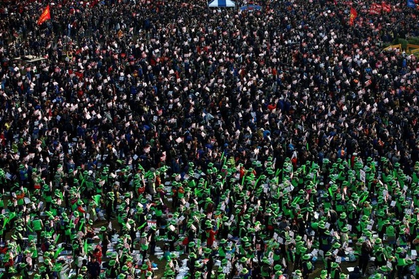 Χιλιάδες διαδηλωτές στους δρόμους της Σεούλ - Ζητούν την παραίτηση της προέδρου (pics)