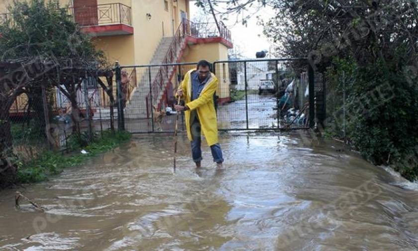 Κακοκαιρία: Καταστροφές από τη βροχή σε Πύργο, Αμαλιάδα και άλλες περιοχές του νομού Ηλείας