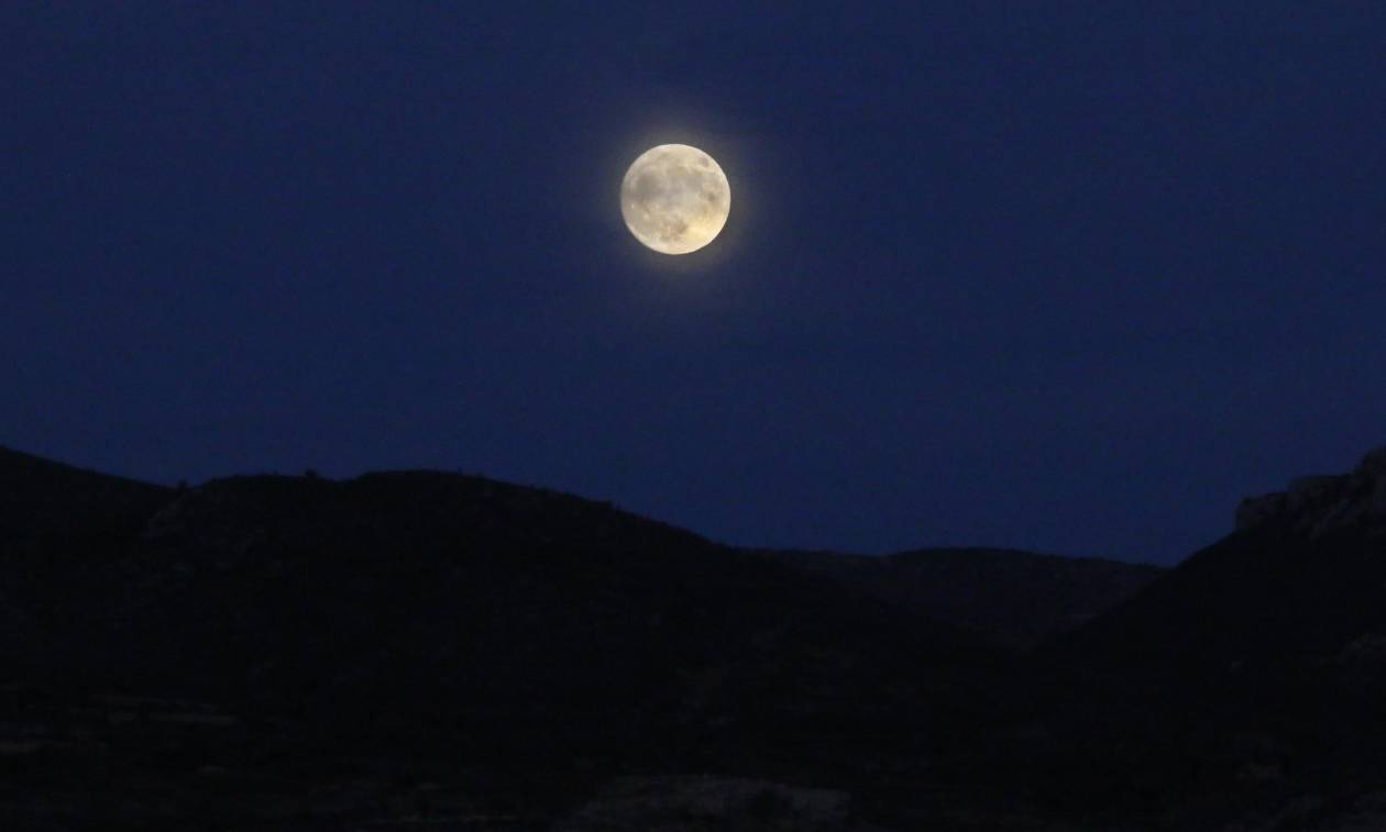 «Super Moon»: Η μεγαλύτερη Πανσέληνος των τελευταίων 70 ετών θα τραβήξει όλα τα βλέμματα! (photos)