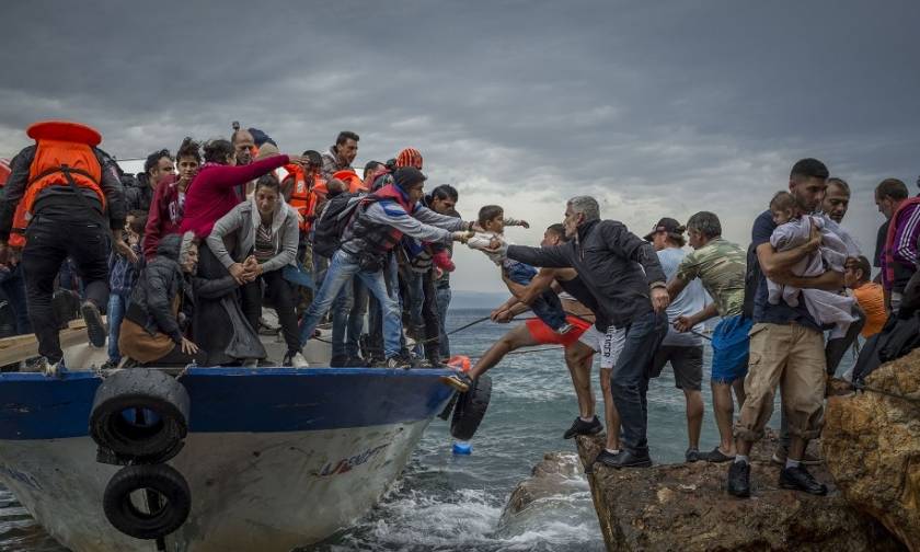 Νέα έκκληση της Κομισιόν να εφαρμοστεί η συμφωνία για το προσφυγικό
