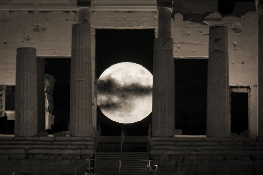Η πιο εντυπωσιακή πανσέληνος των τελευταίων 70 ετών φώτισε τον ουρανό της Ελλάδας (photos)