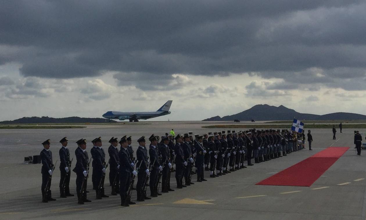 Επίσκεψη Ομπάμα: Έφτασε στην Αθήνα ο Αμερικανός Πρόεδρος