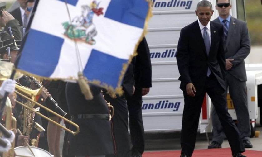 Ο Ομπάμα στην Αθήνα: Η γκάφα με το στραβό χαλί που πρόσεξε μέχρι και ο Ομπάμα! (photos&video)