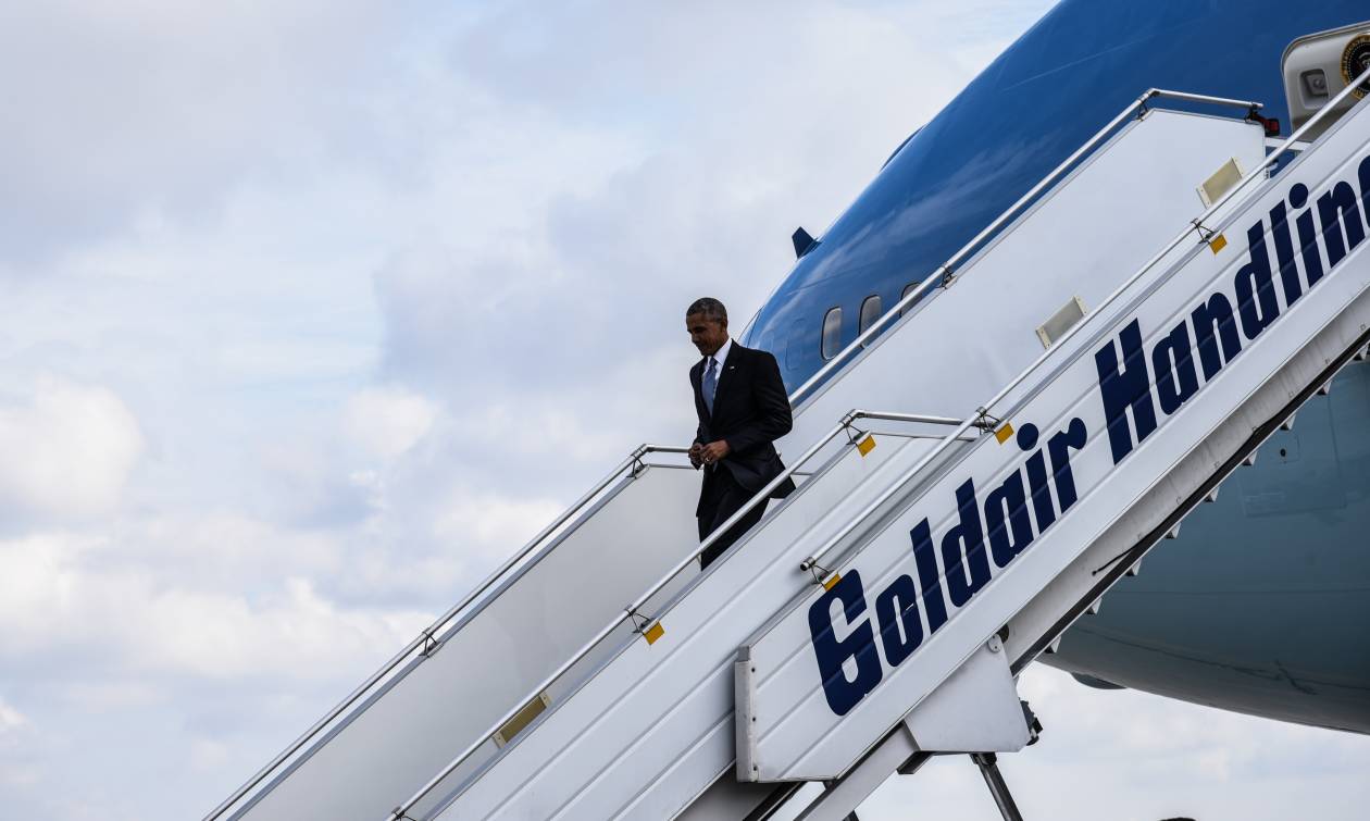 Άφιξη Ομπάμα: Η απίστευτη γκάφα που δεν πήρε χαμπάρι κανείς και θα μείνει στην ιστορία (pics)