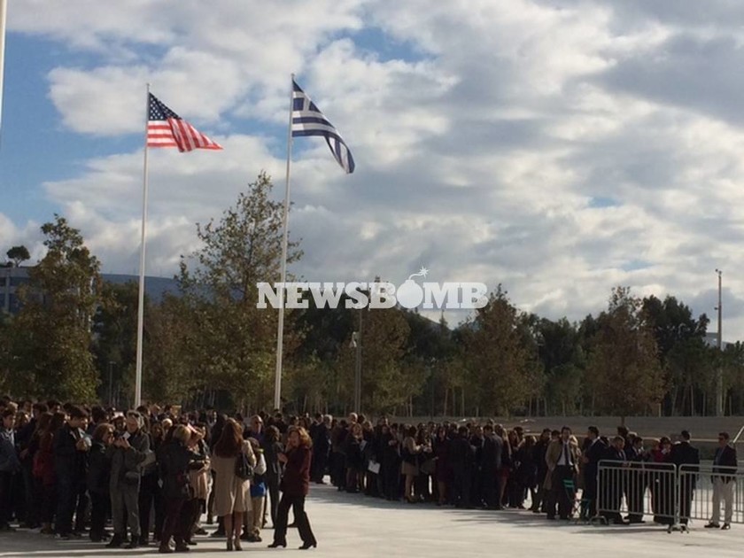 Επίσκεψη Ομπάμα στην Αθήνα: Ατελείωτες ουρές στο «Σταύρος Νιάρχος» για την ομιλία του (pics)
