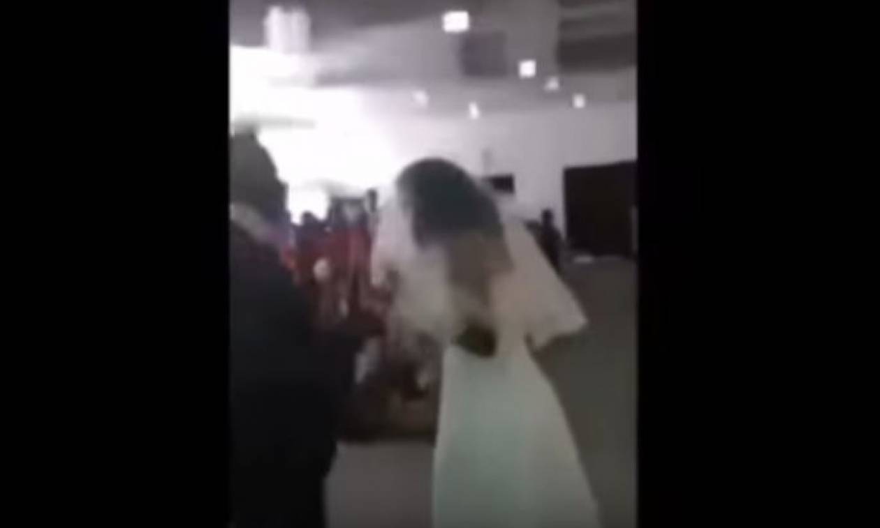 Πανικός: Ερωμένη εισέβαλε στο γάμο του καλού της φορώντας... νυφικό! (video)