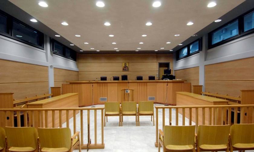 Δίκη οροθετικών: «Στο εδώλιο θα έπρεπε να κάθεται ο Ανδρέας Λοβέρδος»