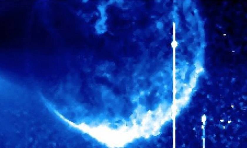 Μυστηριώδης μπλε σφαίρα εμφανίστηκε μπροστά από τον Ήλιο και προκαλεί ανατριχίλα (photos)