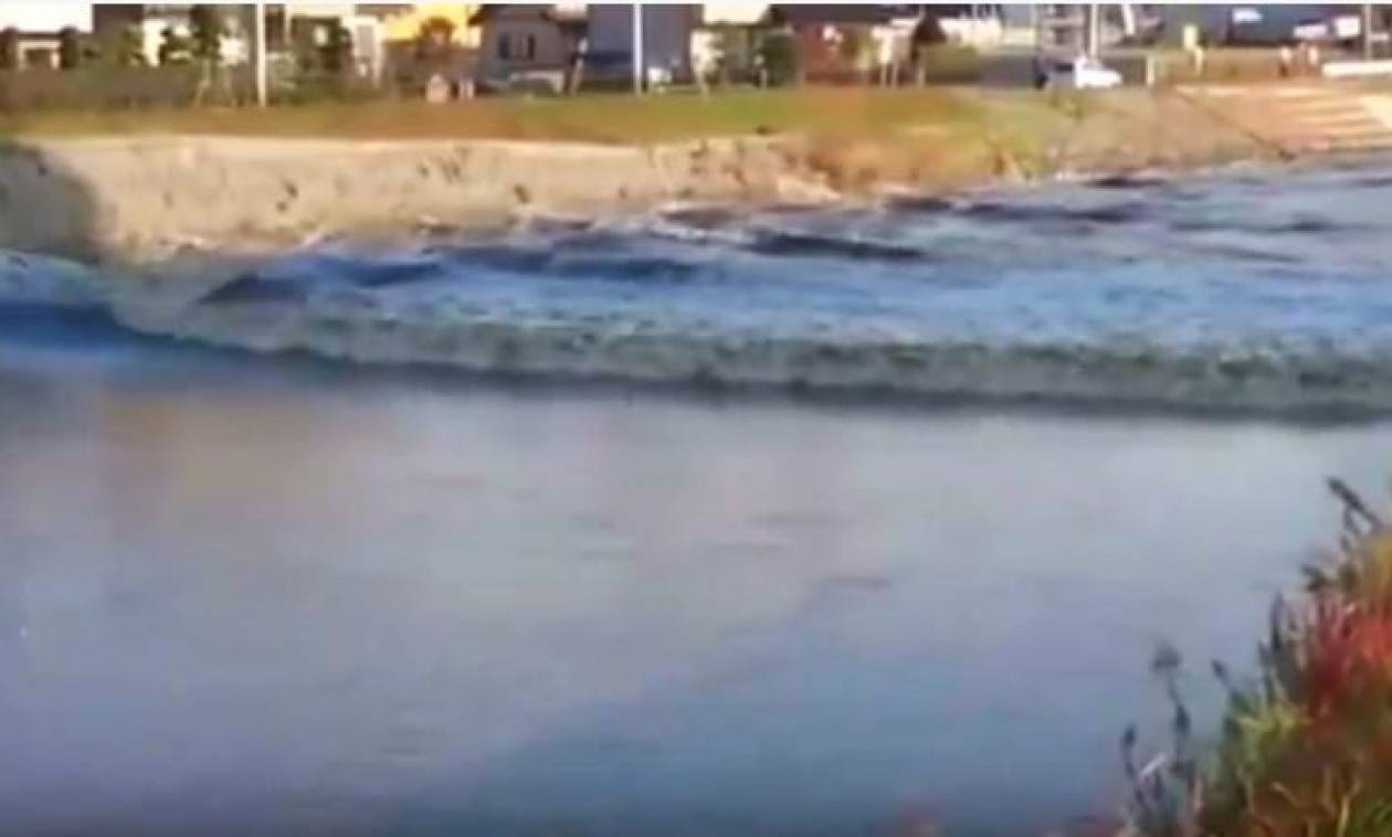 Σεισμός στην Ιαπωνία: Δείτε βίντεο από το πρώτο τσουνάμι που «χτύπησε» τις ακτές