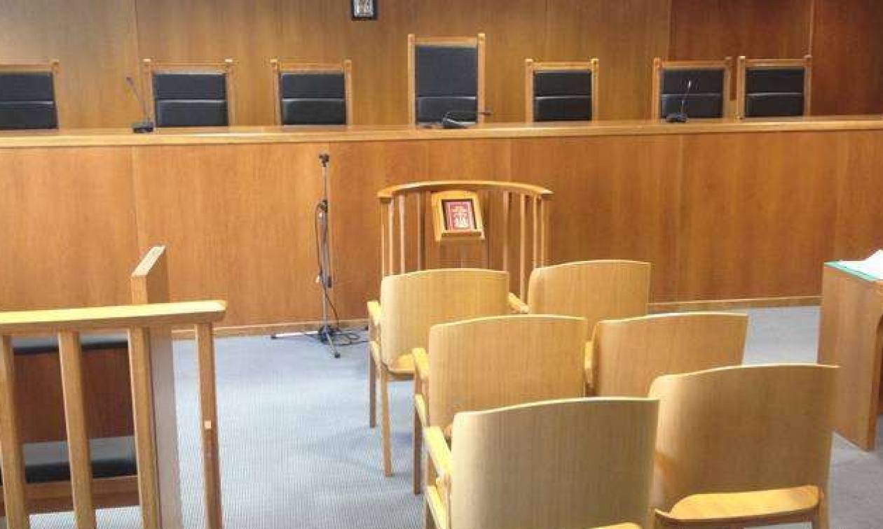 Ηράκλειο: Άγριο ξύλο σε δικαστήριο για υπόθεση βιασμού