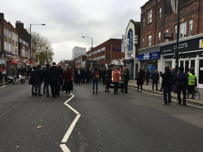 ΕΚΤΑΚΤΟ: Συναγερμός στην Αγγλία – Εκκενώθηκε περιοχή στο βόρειο Λονδίνο