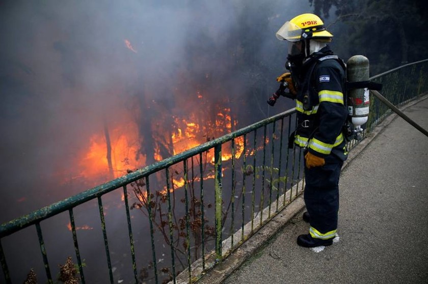 Ισραήλ: Χιλιάδες άνθρωποι εγκαταλείπουν τα σπίτια τους εξαιτίας των πυρκαγιών (pics+vid)