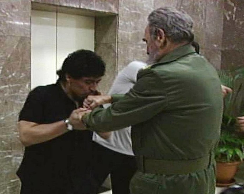 Φιντέλ Κάστρο: «Λύγισε» ο Ντιέγκο Μαραντόνα στην είδηση του θανάτου του – Τι αποκάλυψε για εκείνον
