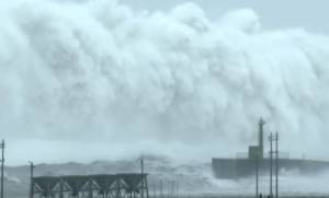 Viral video: Τρόμος και δέος - Τα μεγαλύτερα κύματα που κινηματογραφήθηκαν ποτέ;