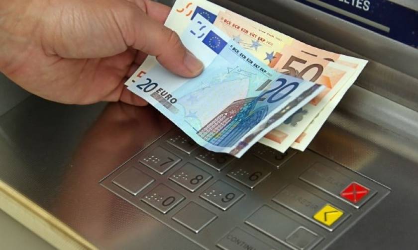 «Βόμβα» στις τσέπες μας: «Χαράτσι» σε όσους σηκώνουν χρήματα από ATM