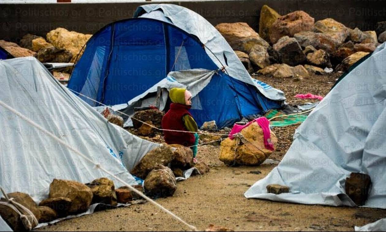 Απίστευτες εικόνες στη Χίο: Πλημμύρισε το hotspot της Σούδας - Μέσα στις λάσπες οι πρόσφυγες (video)