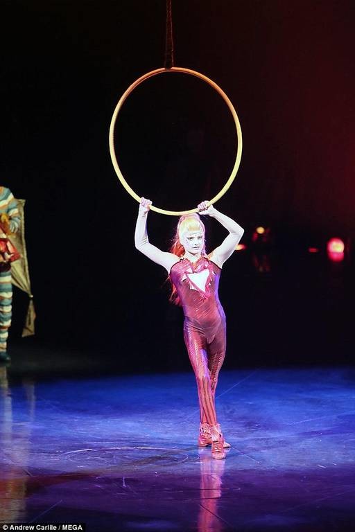 Σοκάρει το ατύχημα ακροβάτισσας του Cirque du Soleil (pics+vid)