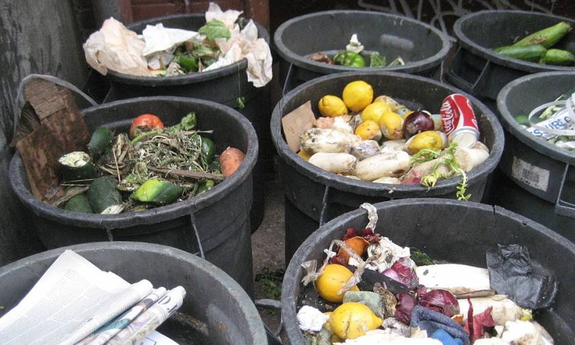 Συγκλονιστικό: Περίπου 88 εκατ. τόνοι τροφίμων καταλήγουν κάθε χρόνια στα σκουπίδια της ΕΕ