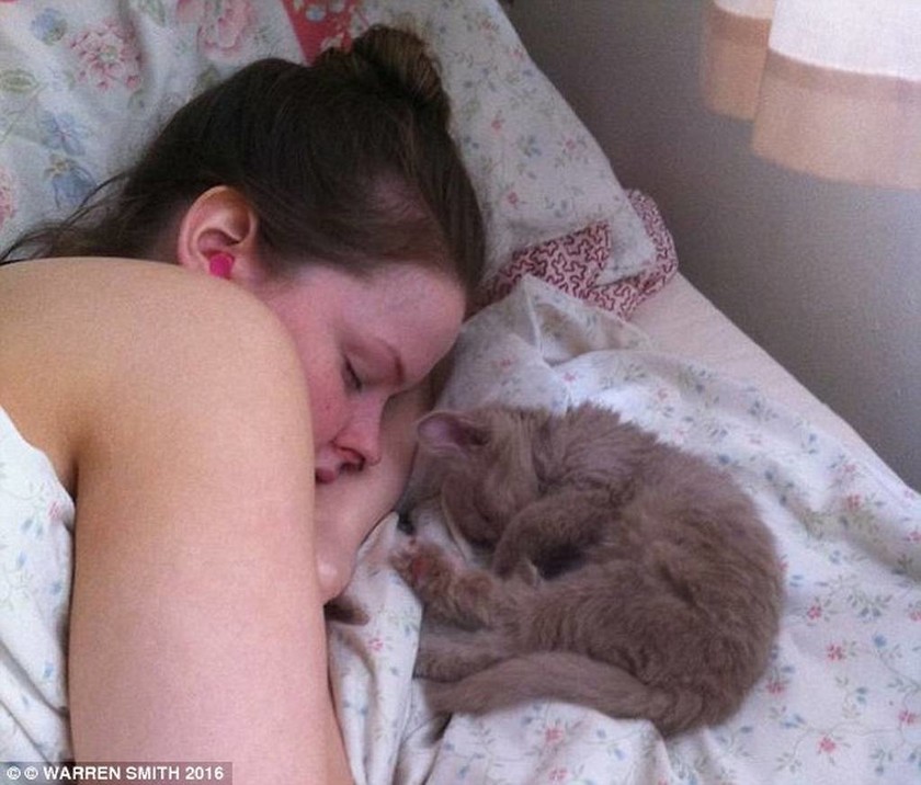 Το «σύνδρομο της ωραίας κοιμωμένης»: Κοιμάται 22 ώρες την ημέρα! (pics)