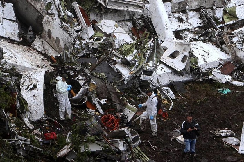 Συγκλονίζει το αεροπορικό δυστύχημα στην Κολομβία: Θρήνος για τους 71 νεκρούς (pics+vids) 