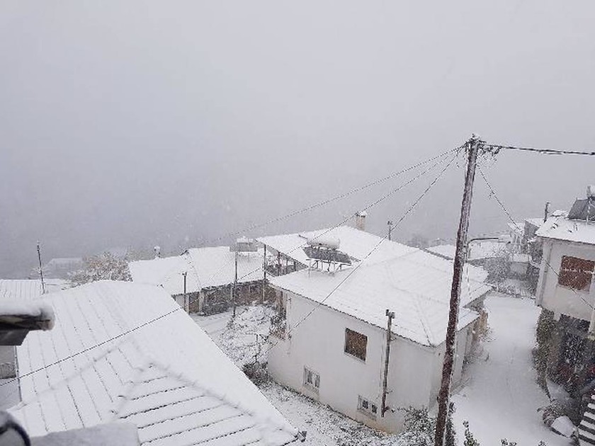 Στην «κατάψυξη» η Θεσσαλία - Πάνω από μισό μέτρο χιόνι στα Τρίκαλα