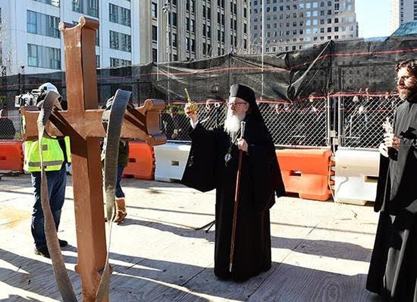 Nεα Υόρκη: Τοποθετήθηκε ο σταυρός στον Άγιο Νικόλαο στο Ground Zero (photo)