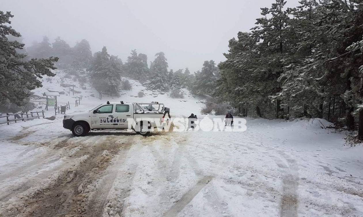 Προσοχή: Διακοπή της κυκλοφορίας στη λεωφόρο Πάρνηθος λόγω χιονιά