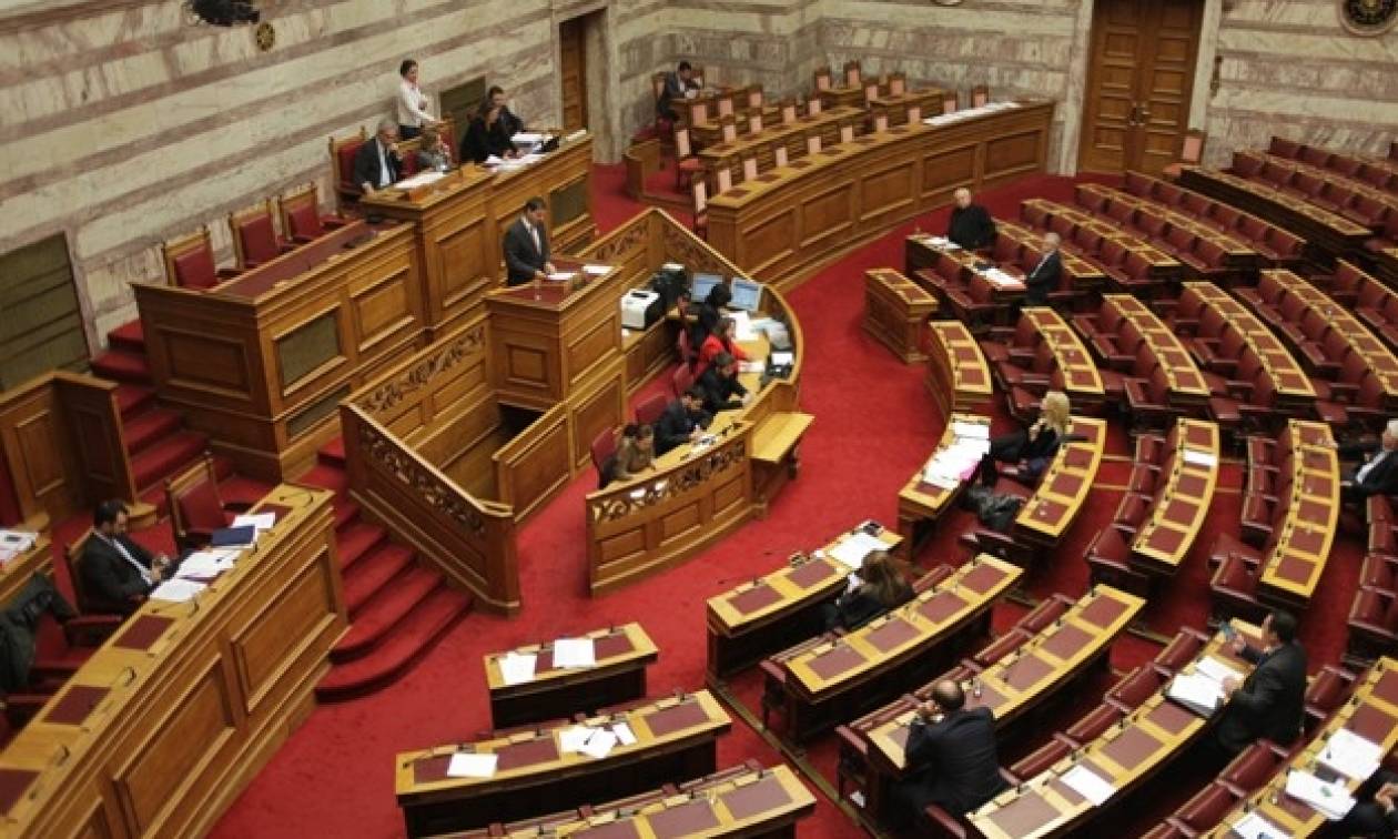 Χαμός στη Βουλή: Άρον άρον πήρε πίσω η κυβέρνηση τροπολογία