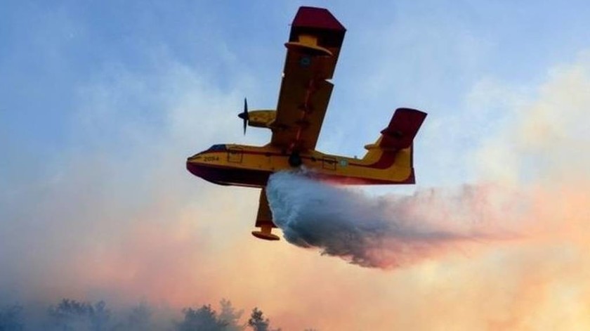 Βίντεο-σόκ: Οι πιλότοι της ελληνικής αεροπορίας σβήνουν φωτιές στο Ισραήλ (pics)