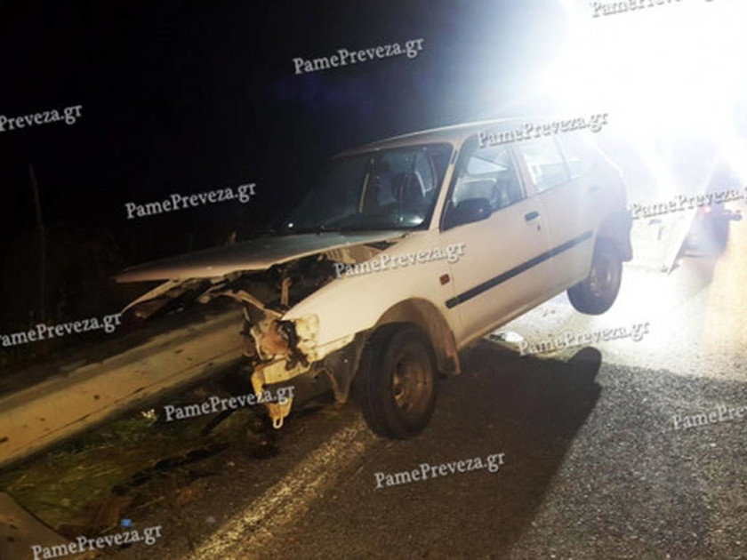 ΣΚΛΗΡΕΣ ΕΙΚΟΝΕΣ: Φρικτό τροχαίο στην Πρέβεζα – Η μπάρα διαπέρασε το αυτοκίνητο (pics+vid)