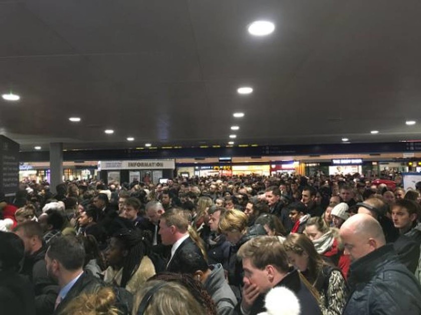 Εκκενώθηκαν τέσσερις σταθμοί μετρό του Λονδίνου (pics+vid)