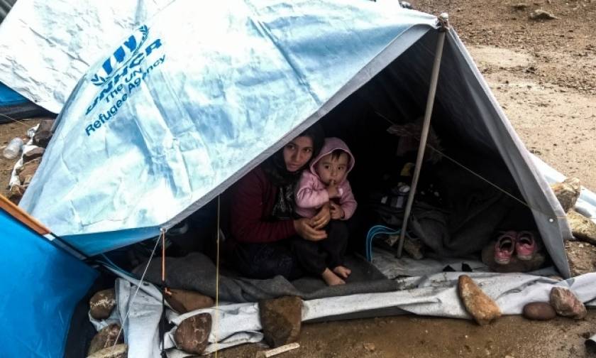 Δύσκολη βραδιά εξαιτίας της κακοκαιρίας για τους πρόσφυγες στη Χίο