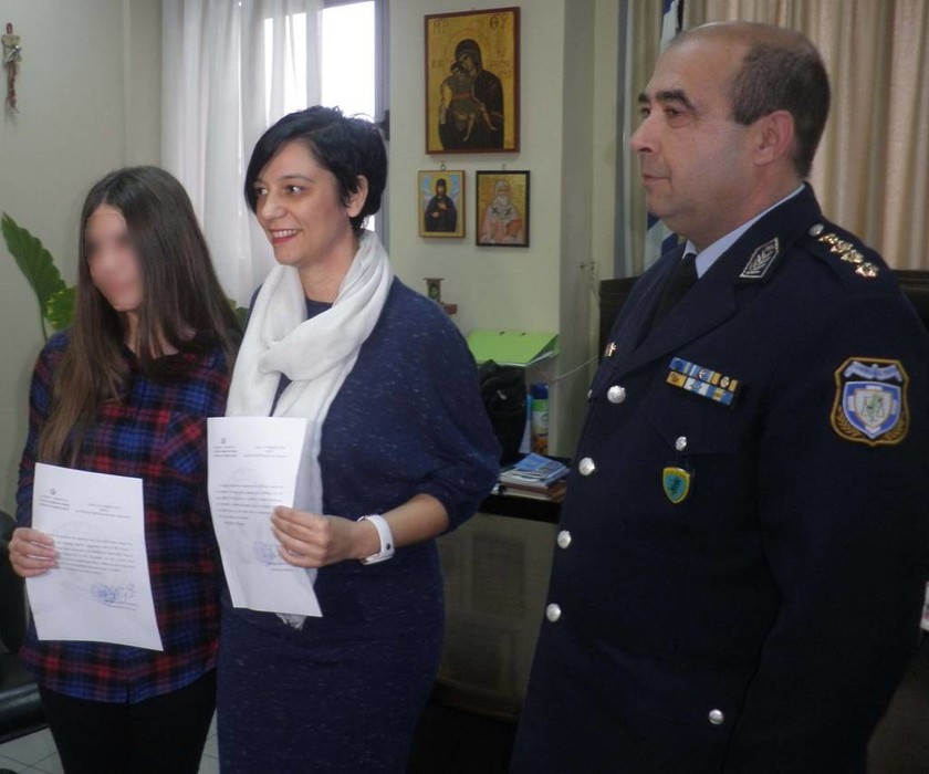Σέρρες: Δωδεκάχρονη βρήκε και παρέδωσε στην Αστυνομία πορτοφόλι με 3.400 ευρώ (pic)